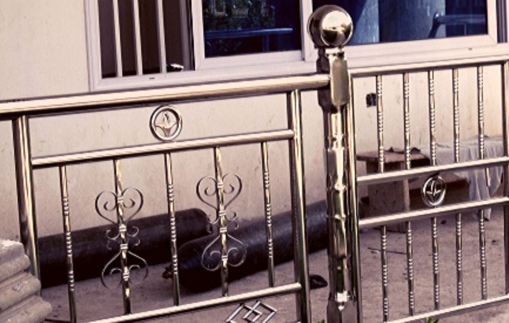 заборы и ограждения из нержавейки