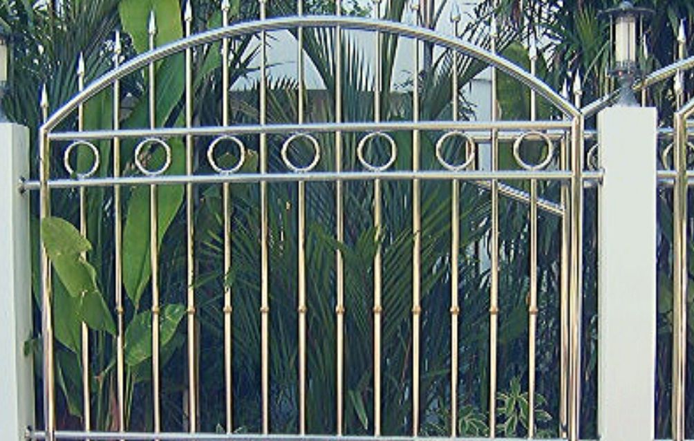 заборы и ограждения из нержавейки