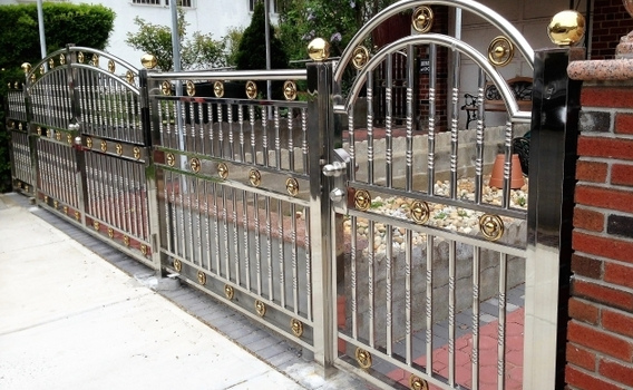 Заборы и ограждения из нержавейки на заказ. Фото 1